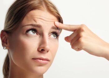 Como acabar com as rugas da testa em casa e sem gastar um real