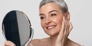 30 anos mais jovem, misture esses ingredientes e acorde com pele de porcelana