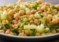 A salada de grão-de-bico que todo mundo está fazendo