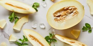 O tesouro escondido dessa fruta que fortalece os ossos e ainda rende plantas suculentas em casa