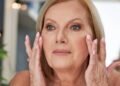 Cinco maneiras eficientes para restaurar a elasticidade da pele madura