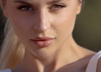 Skincare e make: saiba por que a hidratação é a base do estilo soft glam