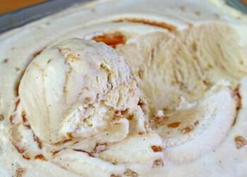 O sorvete de doce de leite caseiro mais fácil do verão