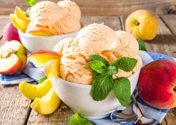 Sorvete de pêssego simples, sem conservantes e sem sorveteira