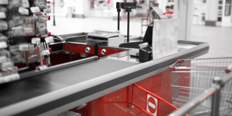 Supermercados tradicionais perdem espaço