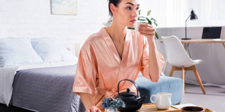 Do ponto de vista prático, o efeito varia conforme a força do chá, a frequência de consumo e a sensibilidade de cada pessoa - Créditos: depositphotos.com / EdZbarzhyvetsky