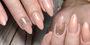 Unhas amêndoa translúcido: elegância natural que exige pouca manutenção