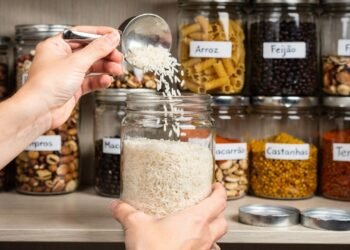 Como transformar potes usados de geléia em lindos organizadores para sua cozinha