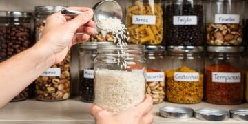 Como transformar potes usados de geléia em lindos organizadores para sua cozinha