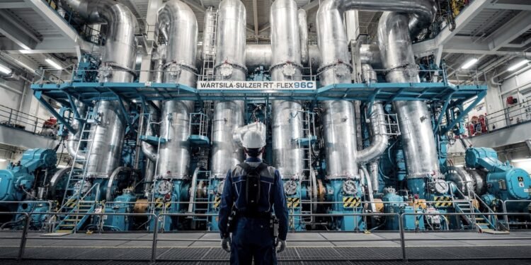 O maior motor já construído pesa mais que 6 Boeings, gera mais de 108 mil cavalos e consome toneladas de combustível por dia