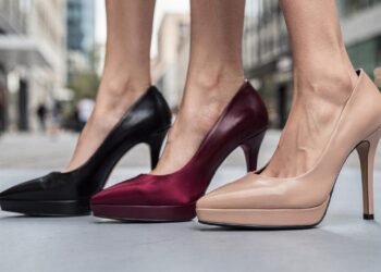 A tendência que ninguém esperava: o scarpin plataforma reaparece repaginado, mais confortável e pronto para elevar qualquer produção