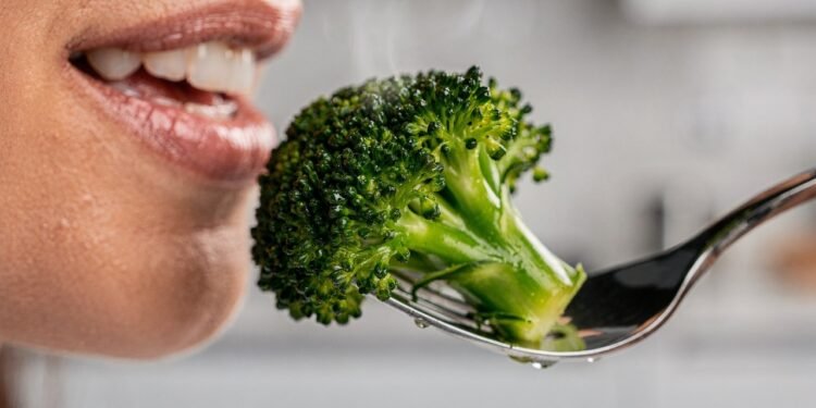 O alimento simples que ajuda a proteger ossos após os 45 anos e ainda combate inflamação e envelhecimento precoce