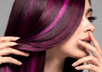 Como pequenas atitudes na hora de lavar e secar o cabelo podem dobrar o tempo de duração da tintura