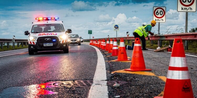 Mudança no Código de Trânsito cria nova infração para motorista que não reduzir a 60 km/h em trechos com equipes na pista
