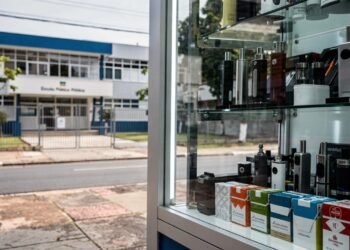 Proposta de afastar tabacarias das escolas coloca pressão nacional e acende alerta sobre a escalada de vapes entre adolescentes