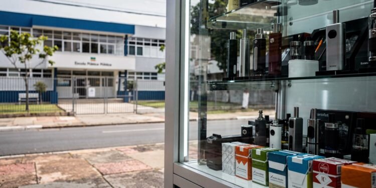 Proposta de afastar tabacarias das escolas coloca pressão nacional e acende alerta sobre a escalada de vapes entre adolescentes