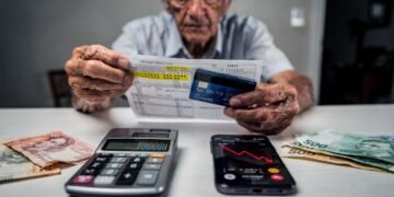 Mais de 100 mil beneficiários podem ter sido prejudicados: BMG devolverá R$ 7 milhões e investigação pode travar consignado ativo