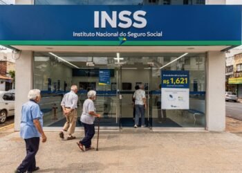 Aposentados recebem aviso do INSS: depósito cai na conta já nos próximos dias; veja quem entra primeiro