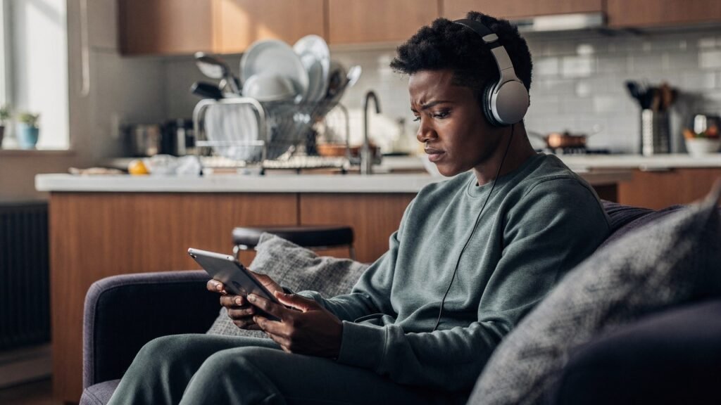 Deixar louça acumulada pode revelar algo profundo sobre sua mente, segundo a psicologia