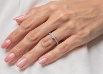 Como dar mais protagonismo para as mãos das noivas na hora de dizer “sim” no altar