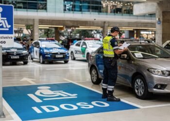 Estacionamento privado não impede multa: CTB autoriza fiscalização e infrações graves podem render R$ 293,47 e sete pontos