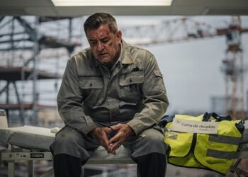 Trabalhador ferido recebeu demissão enquanto estava afastado e tribunal conclui que atitude foi discriminatória e impõe R$ 150 mil de indenização