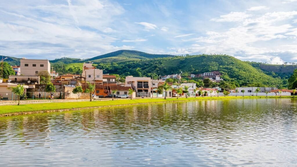 A cidade mineira que trocou o pasto pelo mar: 10 mil moradores, 1.440 km² de água e o maior número de lanchas que você já viu no interior