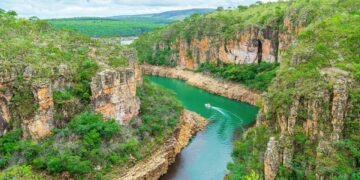 A cidade mineira que trocou o pasto pelo mar: 10 mil moradores, 1.440 km² de água e o maior número de lanchas que você já viu no interior