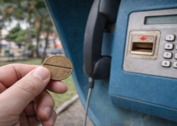 Orelhão marcou gerações ao democratizar a telefonia no Brasil