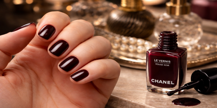 Rouge Noir transforma unhas simples em puro luxo