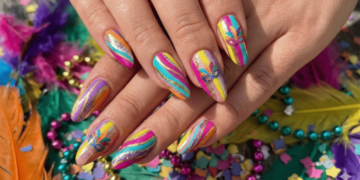 Unhas de Carnaval perfeitas para curtir os blocos com brilho e atitude