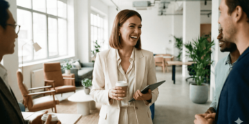 Relógios, bolsas e joias: como combinar acessório para parecer mais elegante no trabalho