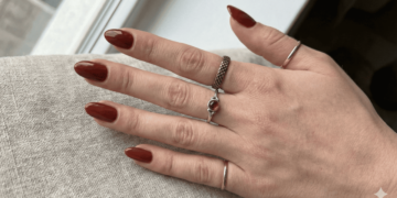 Aposte no vermelho queimado: a cor de esmalte que valoriza todos os tons de pele com perfeição