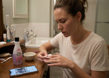 A nail art que parece saída do futuro