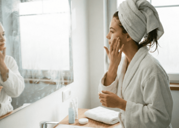 O melhor momento para passar hidratante e manter a pele macia por mais tempo