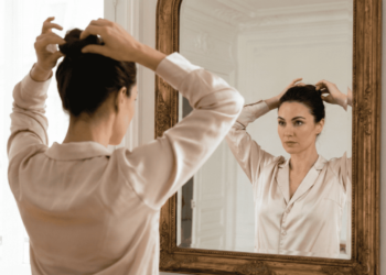 Coque baixo em 10 segundos: o penteado rápido que funciona em todos os tipos de cabelo