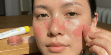 Maquiagem beijada pelo sol: como usar blush cremoso para um efeito natural e saudável