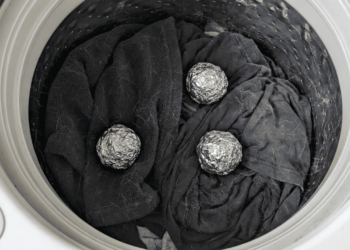 O método caseiro que ajuda suas roupas a ficarem livres de pelos mesmo após secagem completa