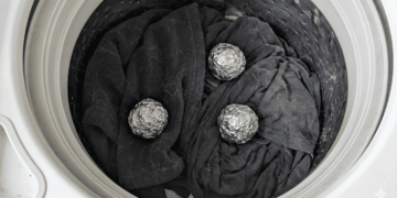 O método caseiro que ajuda suas roupas a ficarem livres de pelos mesmo após secagem completa