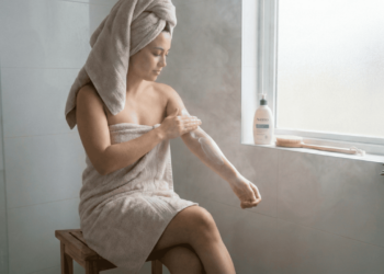 Diga adeus à coceira e à descamação: dicas práticas de hidratação corporal para o dia a dia