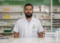 Farmácia é condenada após pressionar vendedor a tirar barba e Justiça vê prática discriminatória no ambiente de trabalho