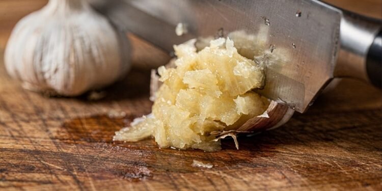 Como cozinhar alho da forma correta sem perder suas propriedades e valor nutricional
