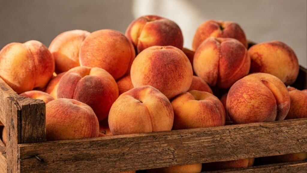 Quais são os benefícios do pêssego para a saúde, segundo especialistas?