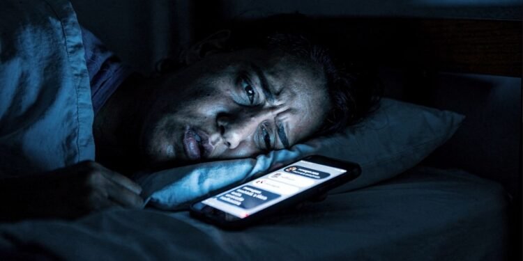 Seu sono está sendo sabotado por um hábito que parece normal, mas pode estar te deixando exausto dia após dia
