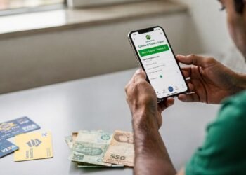 Trabalhadores começam a receber bilhões em fevereiro, mas muitos podem estar deixando dinheiro esquecido nas contas