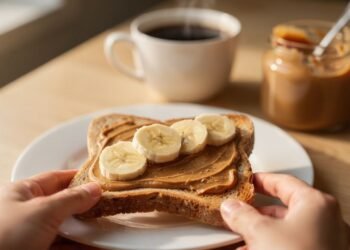 A dupla mais poderosa do café da manha: o segredo da banana com pasta de amendoim que mantém seu rendimento o dia inteiro