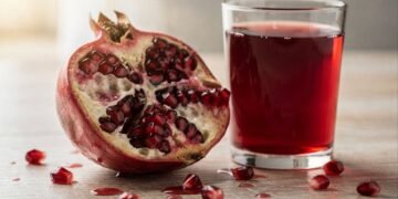 A frutinha cheia de antioxidantes que deixa suas receitas mais bonitas e seu coração mais protegido