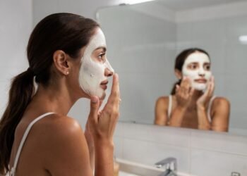 Ela misturou dois ingredientes simples e o resultado na pele chamou atenção até de quem já tinha tentado de tudo contra manchas