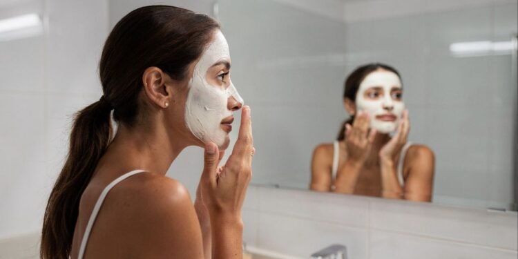 Ela misturou dois ingredientes simples e o resultado na pele chamou atenção até de quem já tinha tentado de tudo contra manchas