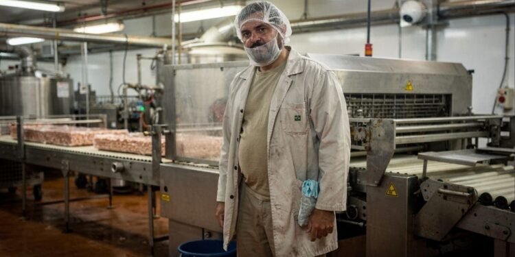 Trabalhador com câncer de pele é demitido após 24 anos e TST vê indícios de discriminação